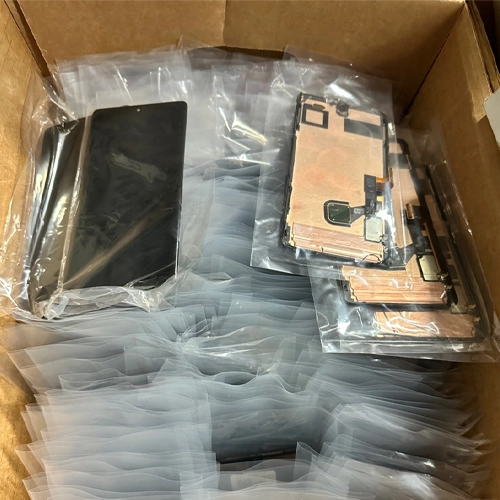 Google LCD ဖန်သားပြင်ကိုအသုံးပြုခဲ့သည်