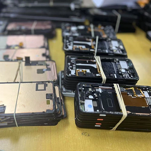 Samsung LCD ဖန်သားပြင်ကိုအသုံးပြုခဲ့သည်
